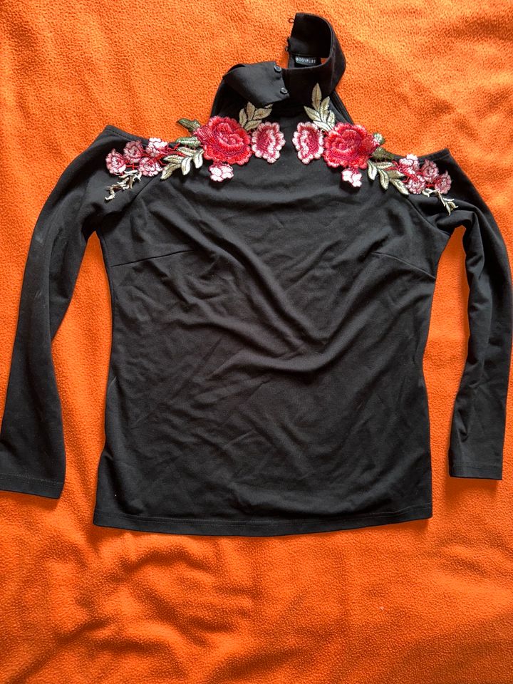 Bodyflirt Bluse Langarmshirt ausgefallen Gr wie 38-40 M NEU! in Berlin -  Treptow | eBay Kleinanzeigen ist jetzt Kleinanzeigen