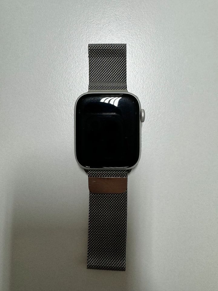 Apple Watch Serie 4 - 44mm in Oberrot