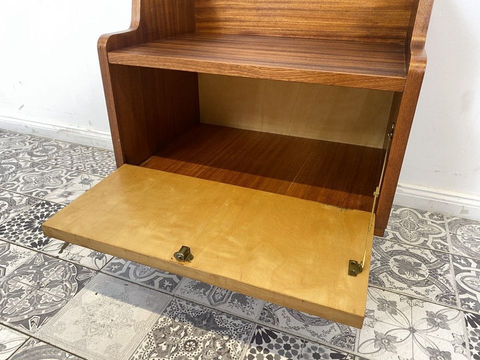 WMK 1/2 Formschöner & gut erhaltener Mid-Century Nachttisch aus 1963 mit hübschen Holzgriffen # Nachtschrank Nachtschränkchen Nachtkommode Bedside table Kommode Beistelltisch Vintage Mid-Century DDR in Berlin