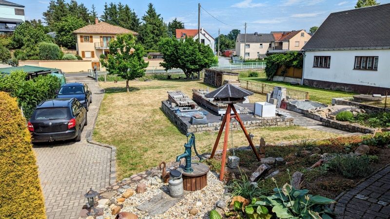 Grundstück mit bewohnbaren Gebäuden und der Option eines Neubaus in Haselbachtal