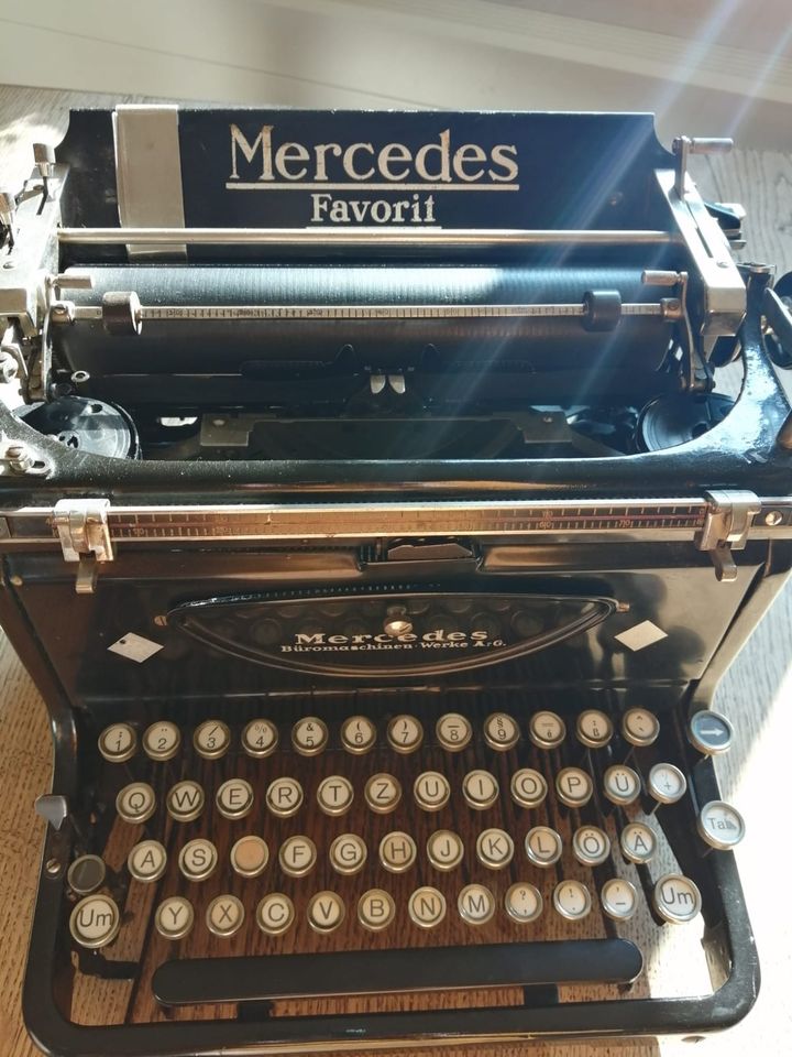 Mercedes Favorit Schreibmaschine Büro Museum Retro in Essen