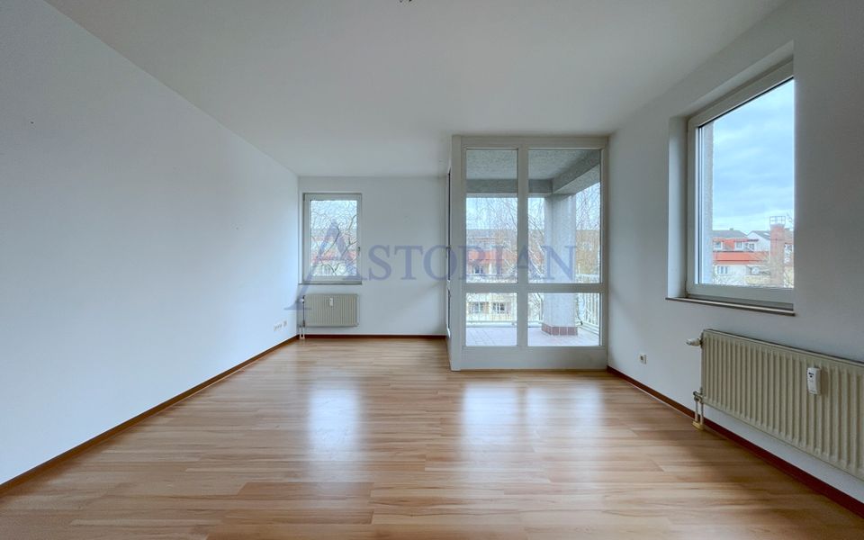 Helle Wohnung mit großem Balkon und Aufzug im Herzen Reinickendorfs in Berlin