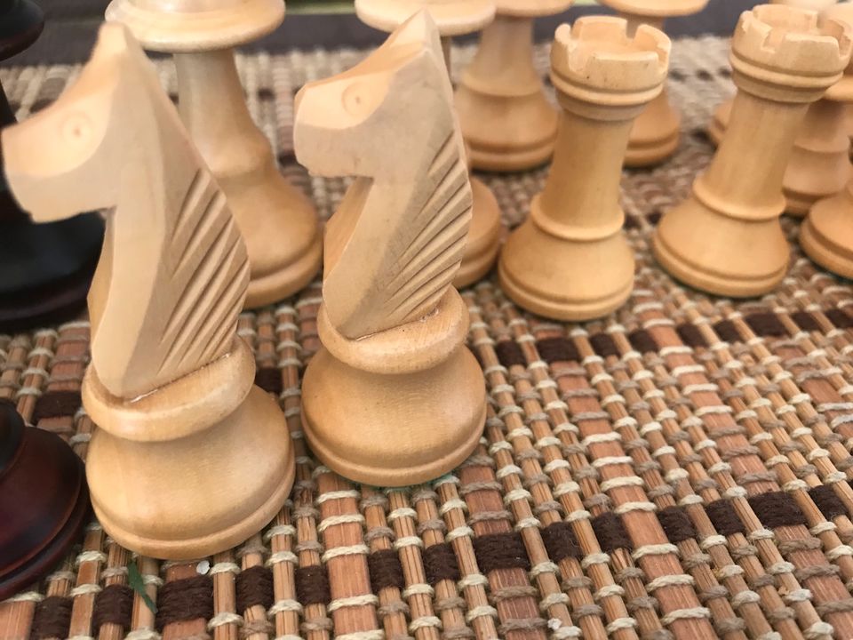 Schachfiguren Schach Figuren Satz „Pedro“ Holz komplett Kiste in Bayern -  Freising | Freunde und Freizeitpartner finden | eBay Kleinanzeigen ist  jetzt Kleinanzeigen