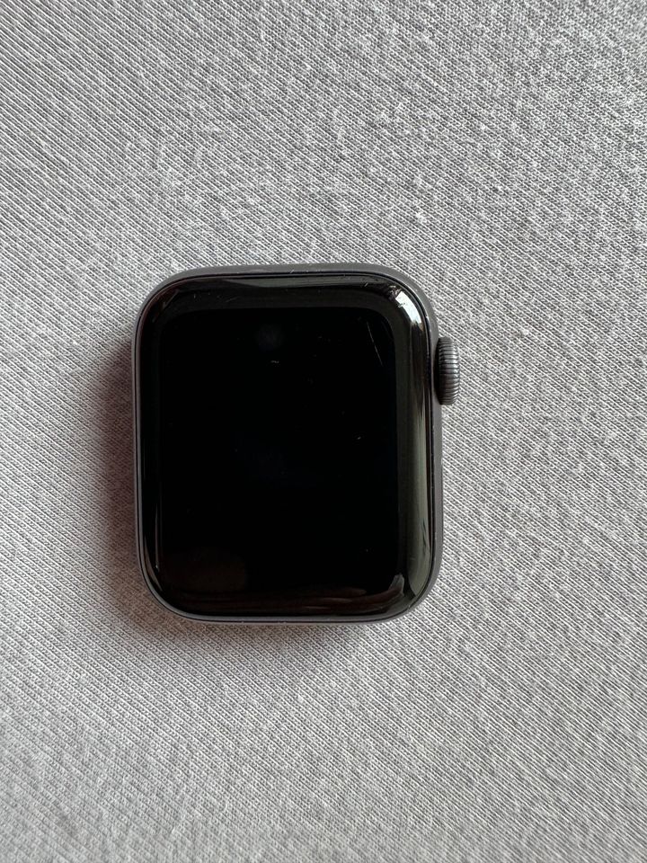 Apple Watch Series 5 40mm GPS mit OVP in Bochum