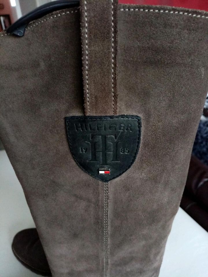 Tommy  Hilfiger Tommie Stiefel Schuhe Langschaft Gr. 39 in Neumünster