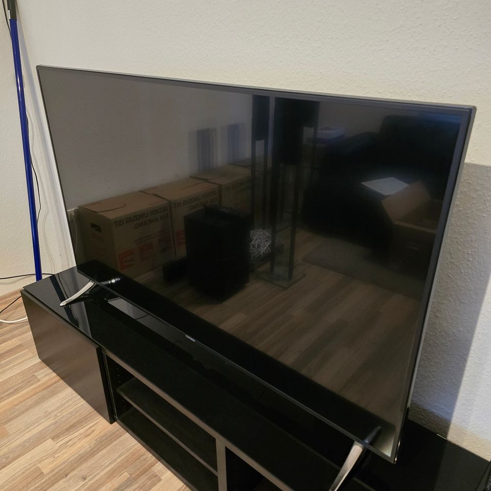 65 Zoll Smart TV + Teufel 5.1 Surround Anlage + Pioneer Receiver in Duisburg