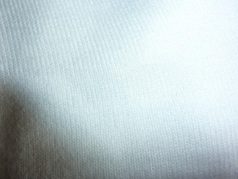DAMEN STRICKJACKE  - CA. GR. 40 - WOLLWEIß MIT ZAHLREICHEN PERLEN in Düsseldorf