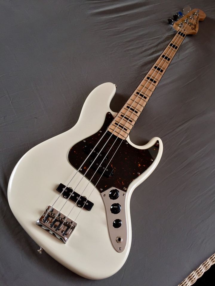 Fender Custom Geddy Lee Jazz Bass in Köln