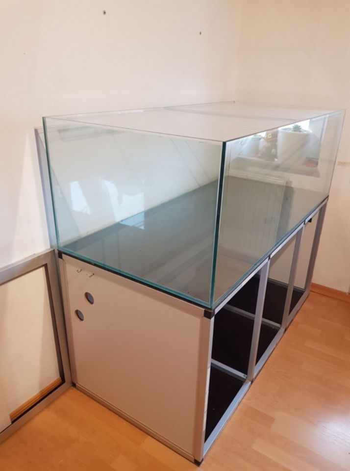 Aquarium und Unterschrank, 525L Sonderanfertigung, 150cm L x 70cm in Kassel