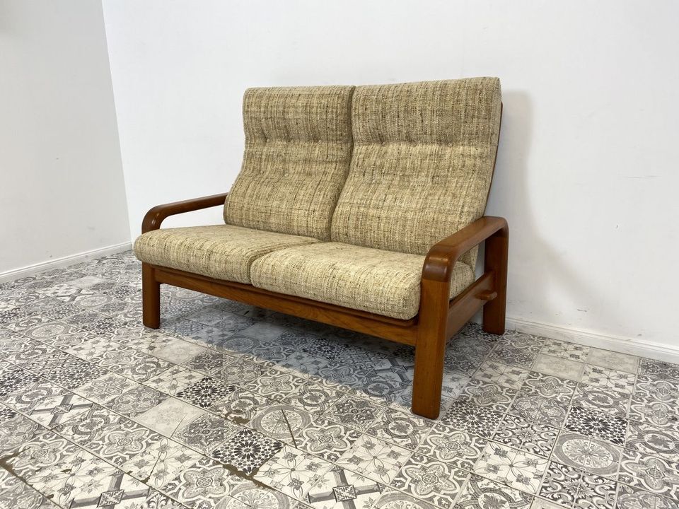 WMK Hochwertiges und sehr gut erhaltenes skandinavisches Designersofa von HS Design mit edlem Teakholz Rahmen und feinem Wollbezug # Sofa Couch 2er 2-Sitzer Teak Danish Design Mid-Century Vintage in Berlin