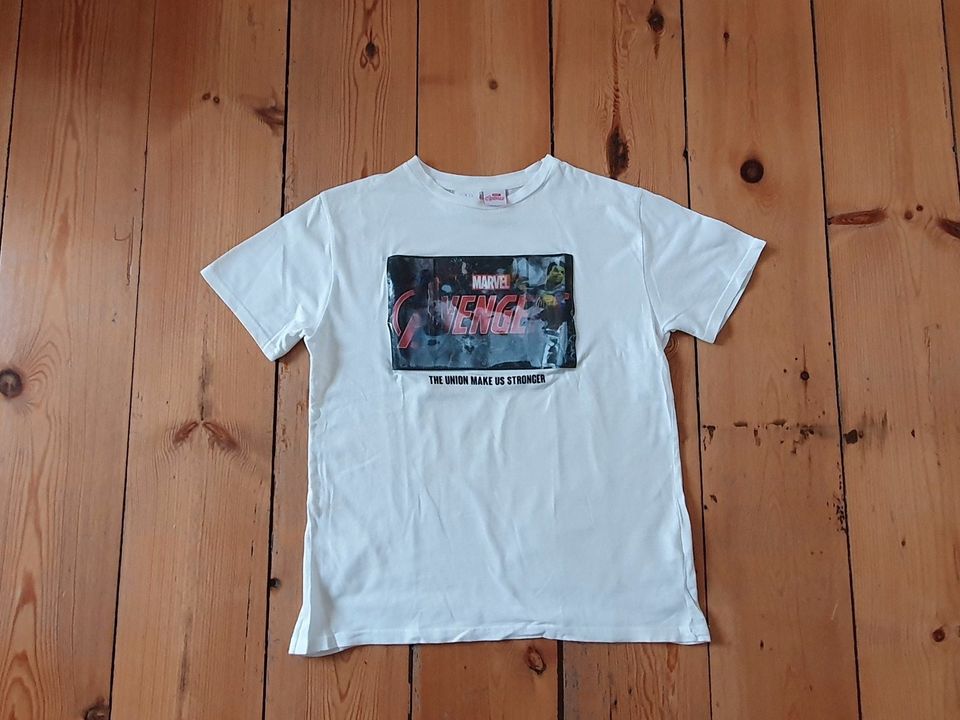 Zara Avengers Shirt / T- Shirt weiß mit Wechselbild Gr. 140 in Stralsund