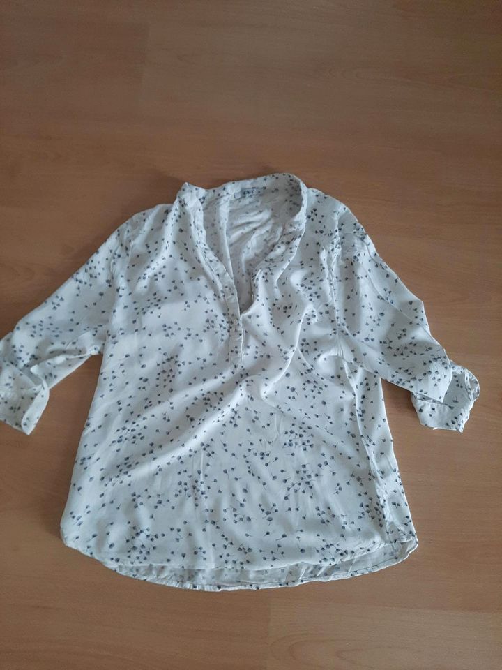 Neuwertige Bluse von Hollies Größe M für 7 Euro in Harsewinkel