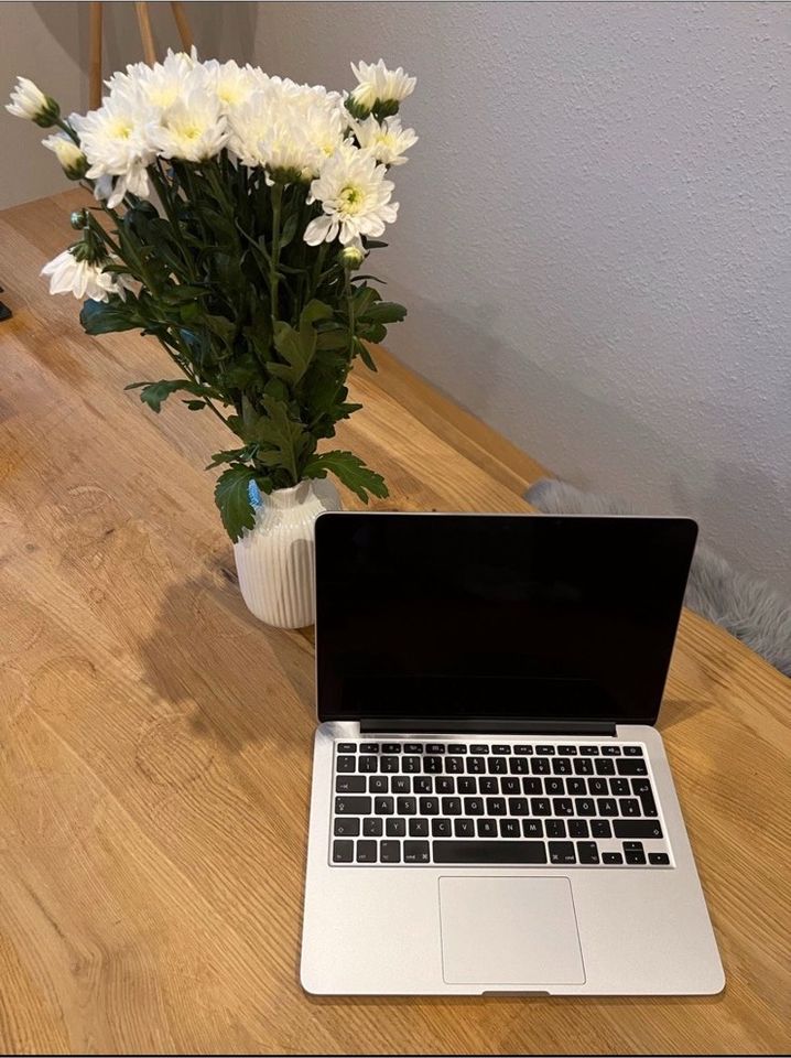 Apple MacBook Pro A1502 // Retina 13 Zoll in Gehrden