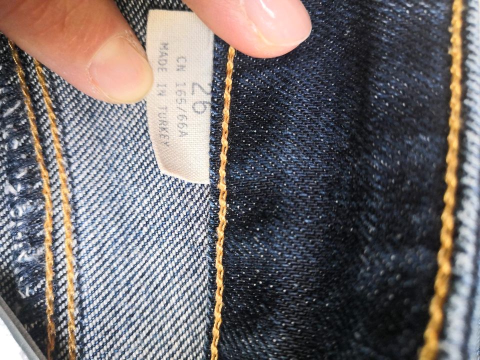 Jeans von H&M in Größe 26, Innenbeinlänge ca. 80cm in Görlitz