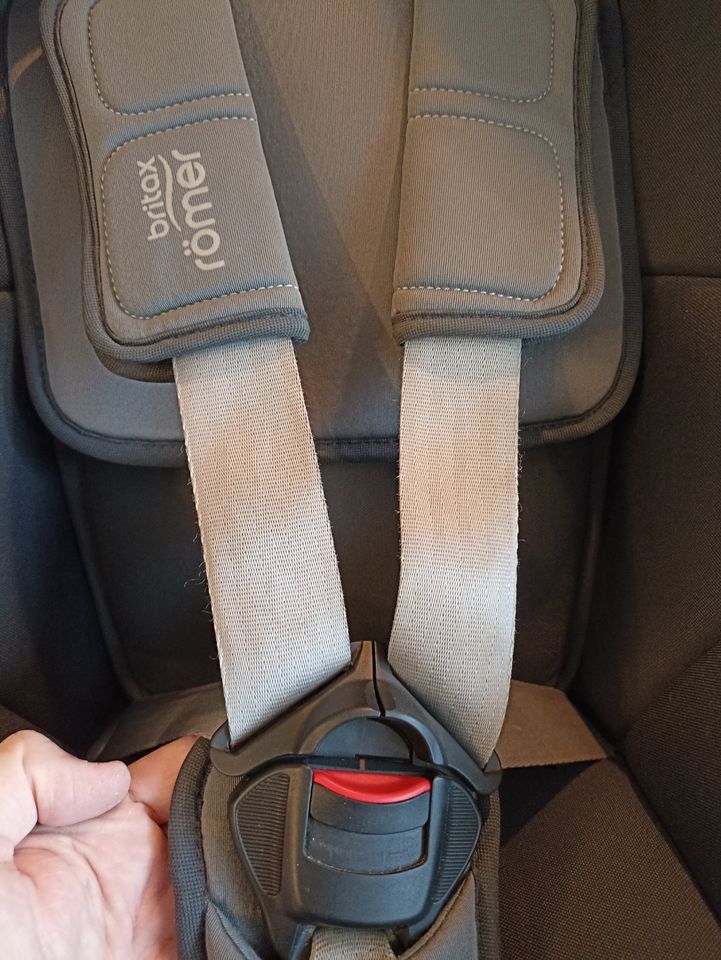 Britax Römer Dualfix M i-Size Reboarder grau in Radibor