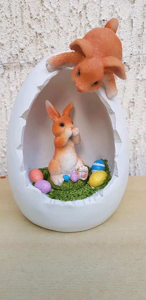 Osterdeko "Hase im Ei" in Alsdorf