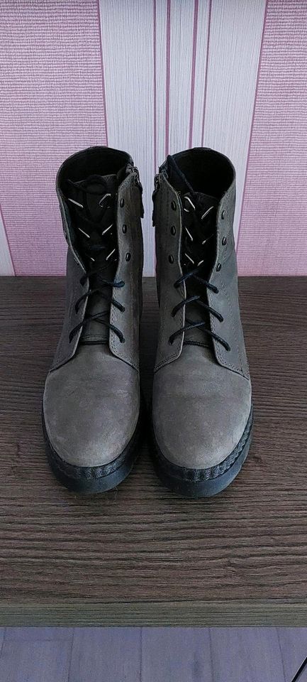 Stiefel für Damen oder Mädchen in Erzhausen