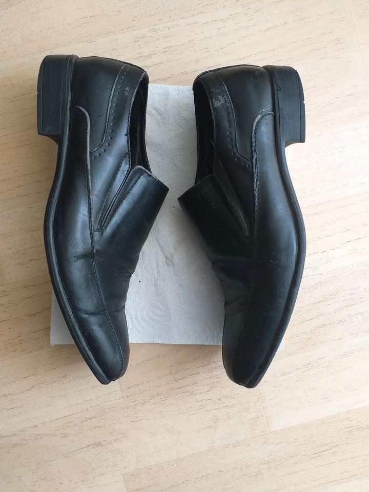 Herren  Schuhe  Gr. 40 in Duisburg