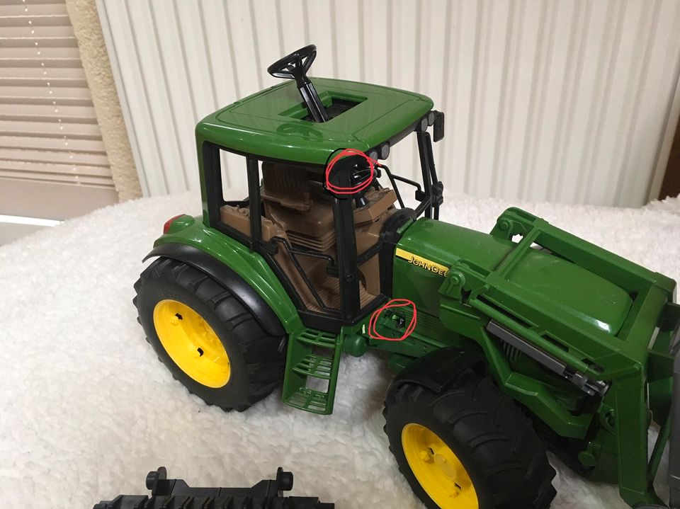 Bruder John Deere mit Frontlader in Semlow