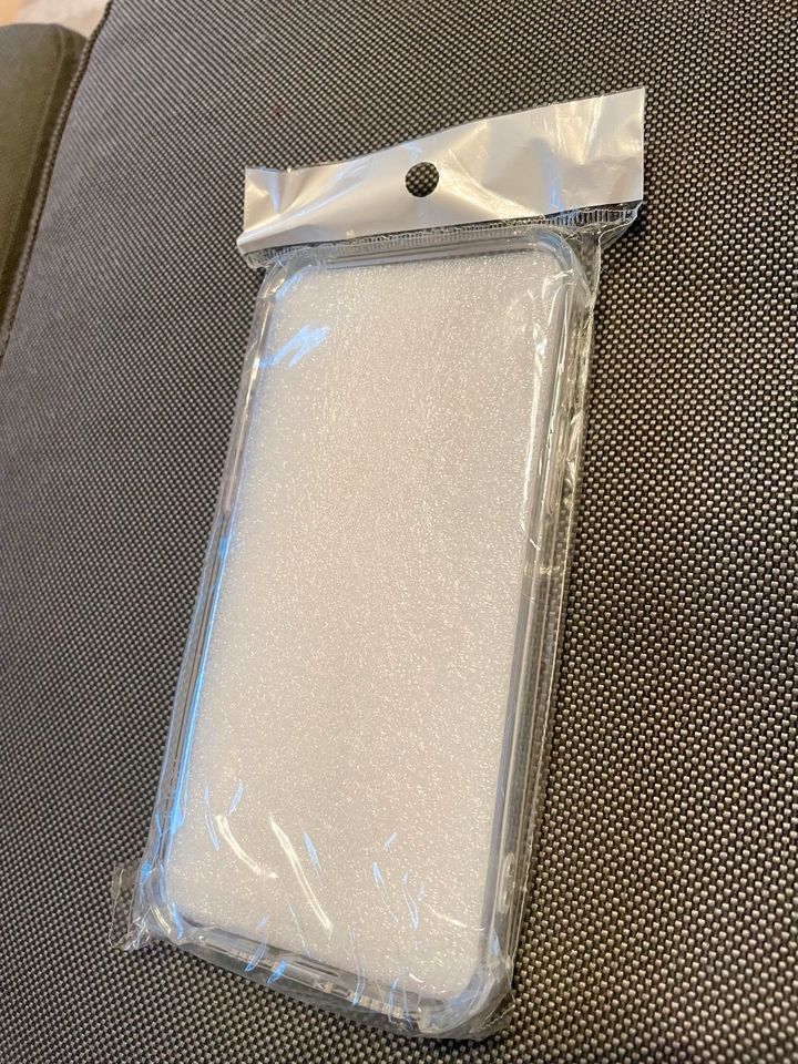 iPhone 12 Schutzhülle transparent original verpackt in Rostock