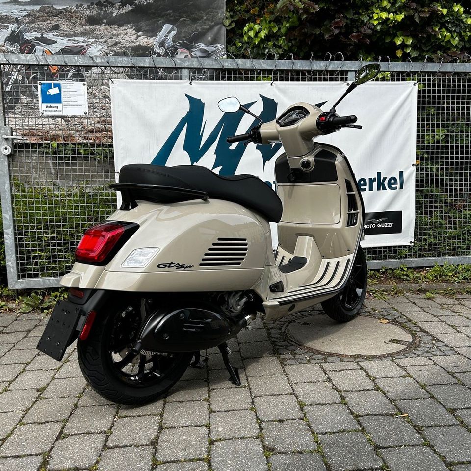 Vespa GTS 300 HPE Nero/Avvolgente Mod.Keyless in München