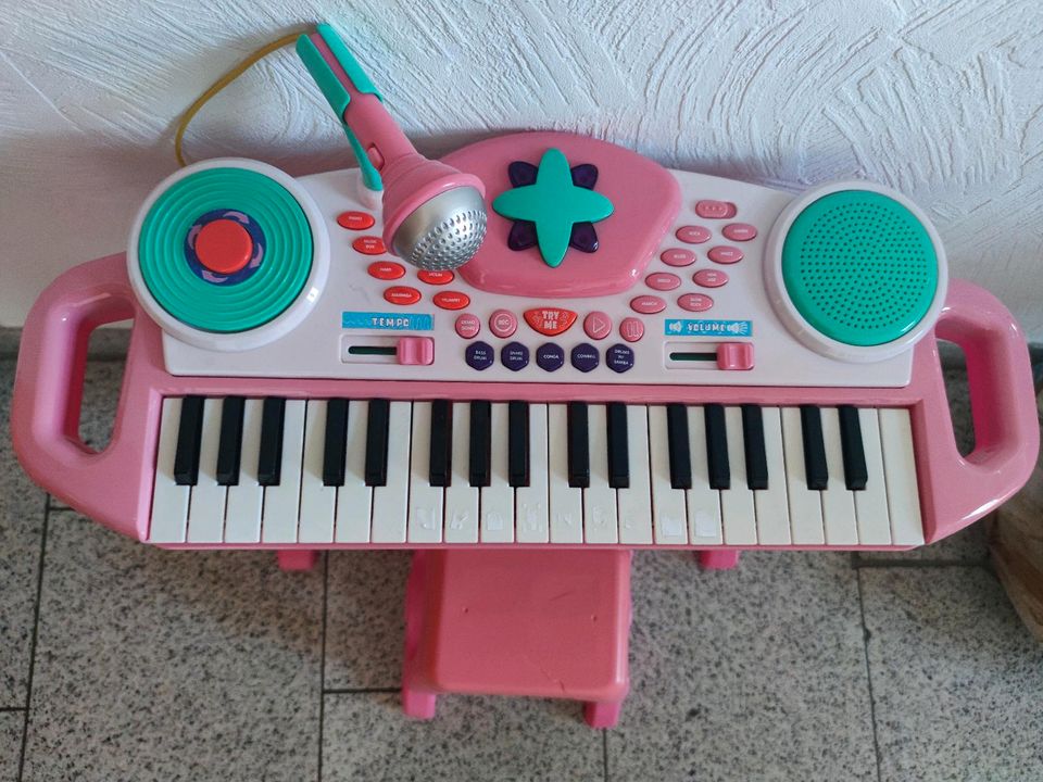 Kinderklavier Keyboard mit Mikrofon und Hocker in Bad Friedrichshall