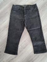 Zwei 3/4 Jeans (schwarz und weiß) Nordrhein-Westfalen - Wesseling Vorschau