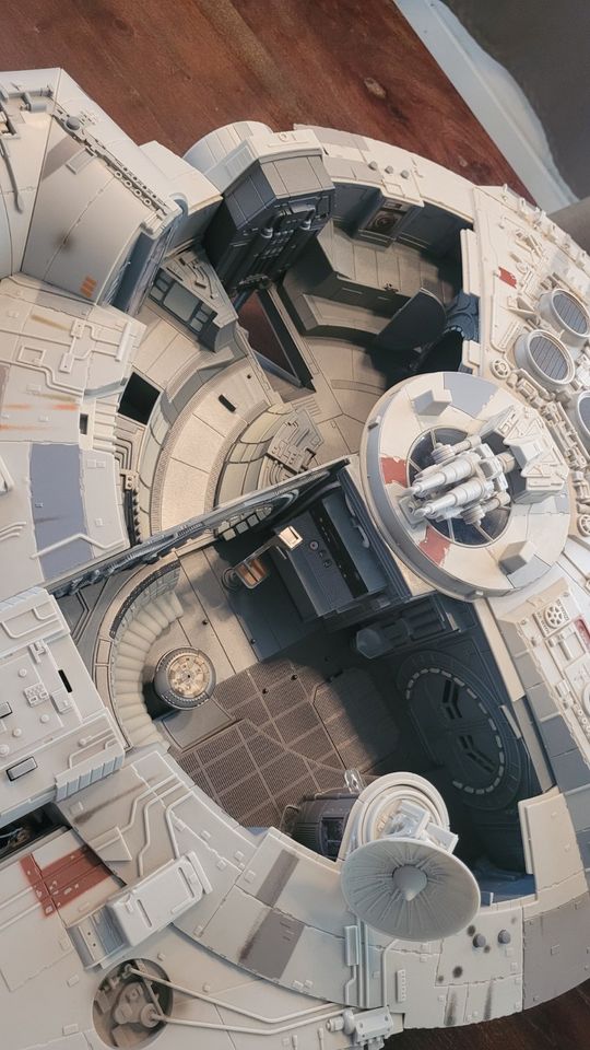 STAR WARS THE LEGACY COLLECTION - MILLENNIUM FALCON / HASBRO in Aachen