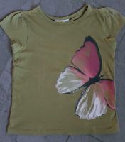 Tshirt mit Schmetterling oliv pink Gr 122 128 Bayern - Altdorf Vorschau