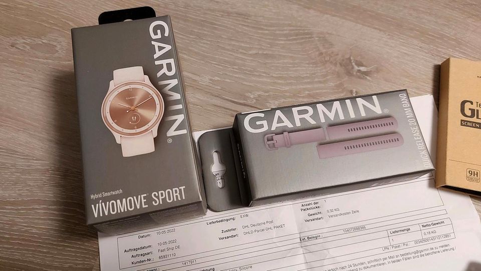 Garmin Vivomove Sport weiß mit Wechselarmband in Cölbe