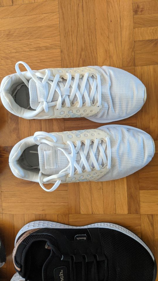 Schuhe/ Sneaker/ Damen/ Freizeitschuhe / Sportschuhe/ 39/Nike in Heilbronn