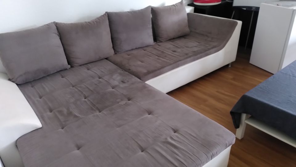 Couch, ausklappbar, groß, gebraucht in Gießen