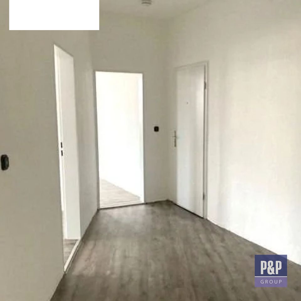 **Geräumige 4-Zimmerwohnung** Renoviert - WG geeignet - Zentral in Nürnberg (Mittelfr)