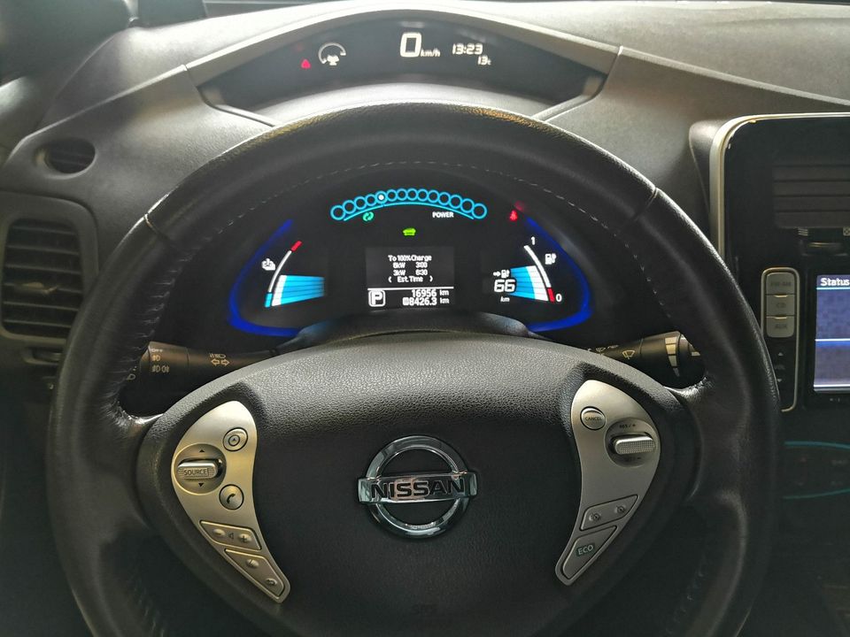 Nissan Leaf Tekna/ 17000 km /MFL/TEM/PDC/SHZ/HIllAs/Nav in Bad Dürkheim