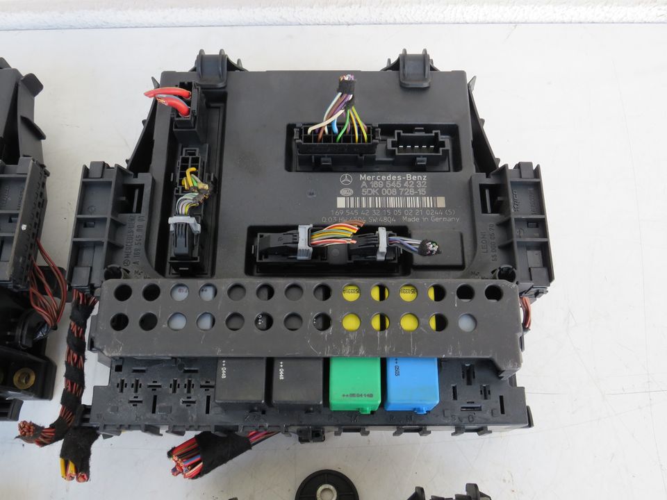 Mercedes A-Klasse Sicherungskasten Steuergerät SAM A1695453132 in Bönnigheim