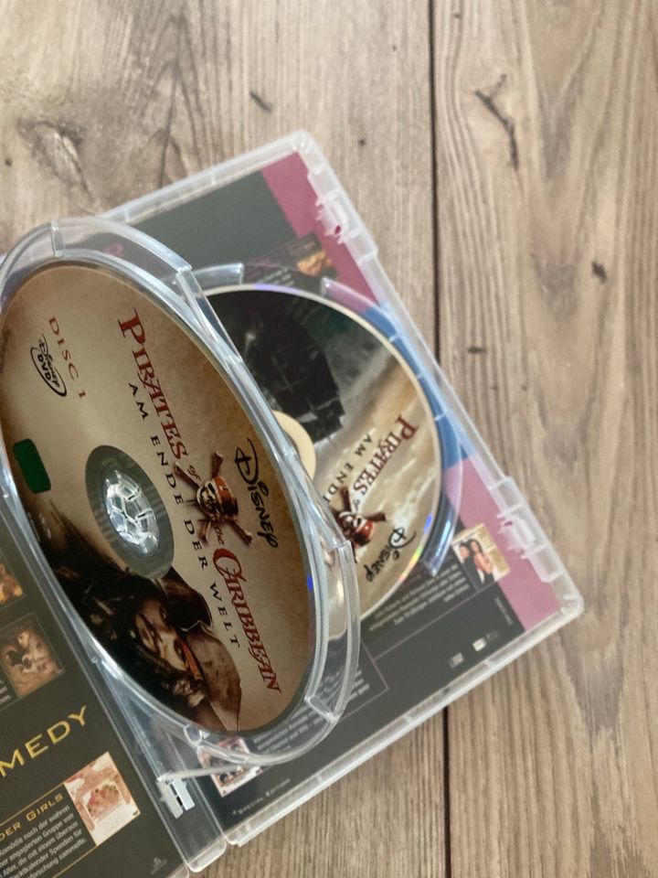 2 DVD‘s   Fluch der Karibik - Am Ende der Welt in Hohenlockstedt