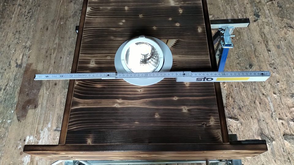 Lampe inkl. neuem LED-Strahler & selbstgebauter Holzverkleidung in Auma