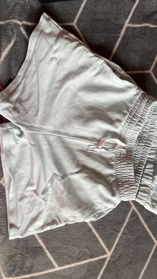 H&M set Pullover und kurze Hose Größe 152 in Rostock