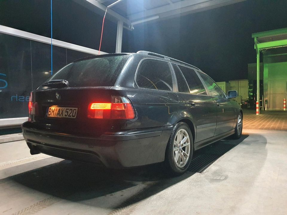 BMW E39 SCHLACHTFEST M PAKET 520I Touring Saphirschwarz 475 in Queidersbach