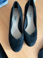 Clarks Pumps Gr. 6 (39) schwarz Wildleder Niedersachsen - Weyhe Vorschau