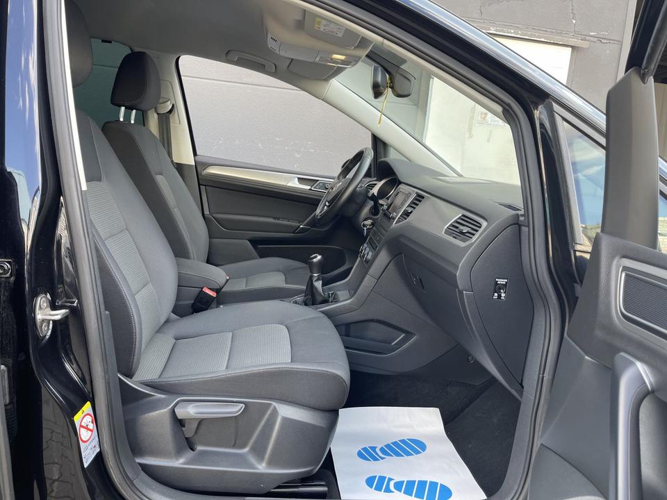 Volkswagen Golf Sportsvan 1.6 TDI Comfortline AHK Navi PDC in Garbsen