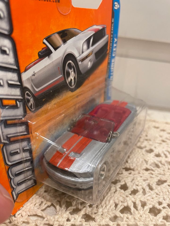 Matchbox 2007 Ford Mustang Shelby GT500 Silber / rot in Schöllkrippen