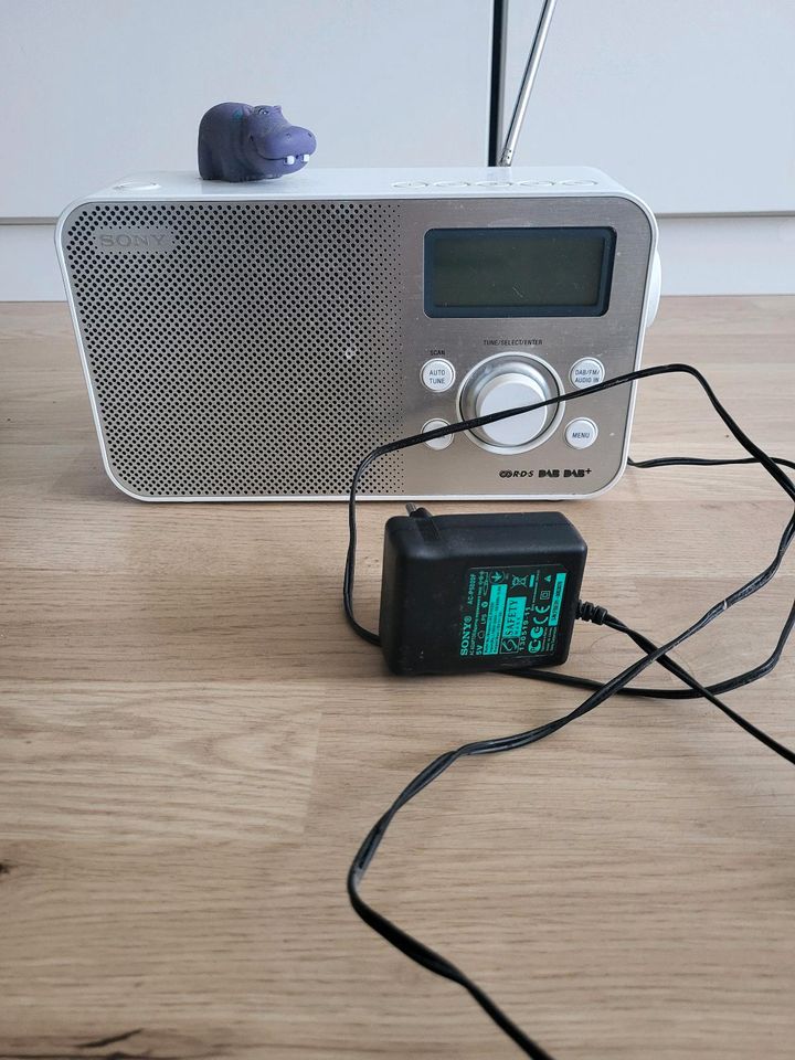 Sony XDR-S60DBP DAB+ digitales Radio, weiß in Rheinfelden (Baden)