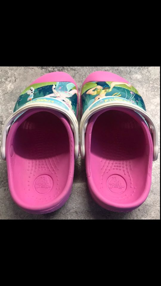 Crocs Sondermodell Disney Frozen Fever Clog mit Fersenriemen in Lüdenscheid