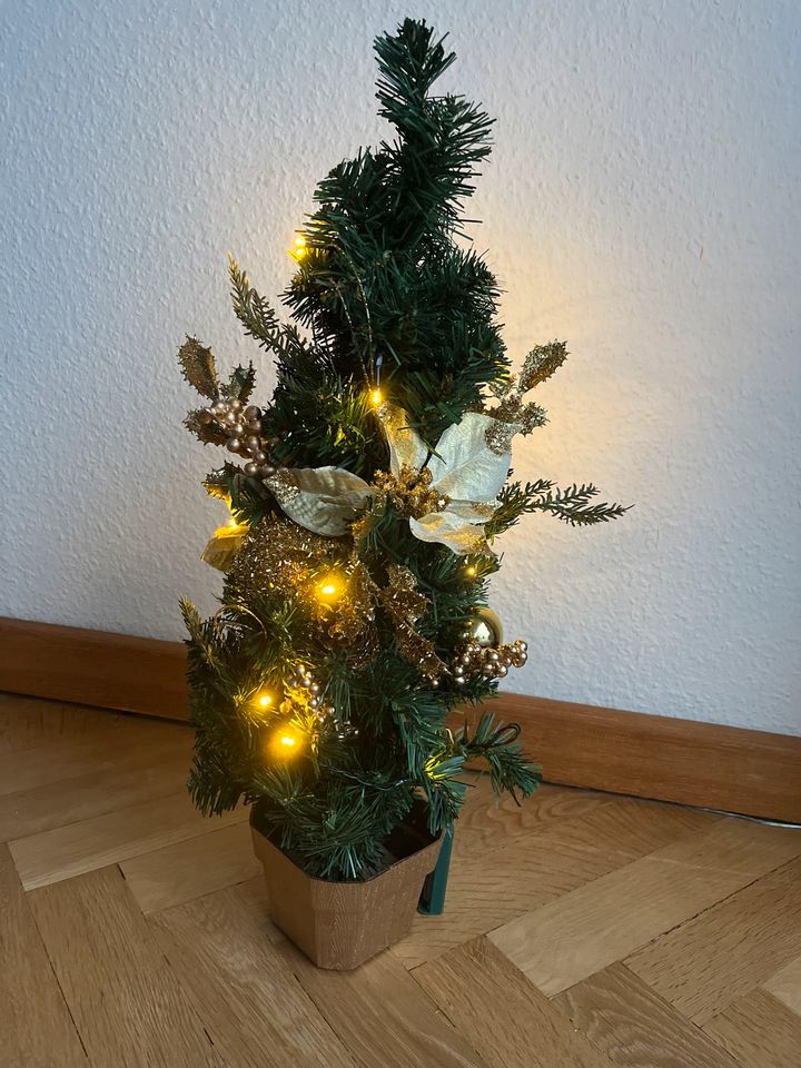 Weihnachtsbaum im Topf künstlich mit 3 Batterien 16 € in Berlin - Biesdorf  | eBay Kleinanzeigen ist jetzt Kleinanzeigen
