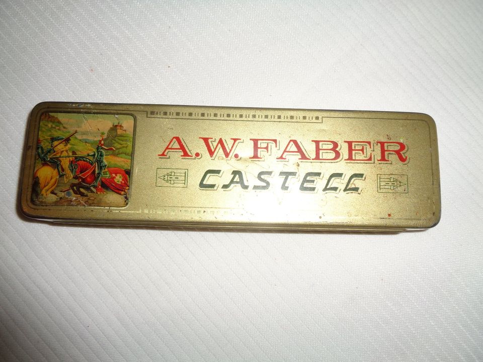Alte A. W. Faber Castell Blechdose, Stiftedose mit Rittermotiv in Magdeburg