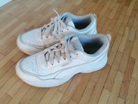 Puma Sneaker Turnschuhe Gr 39 weiß Nordrhein-Westfalen - Kalkar Vorschau