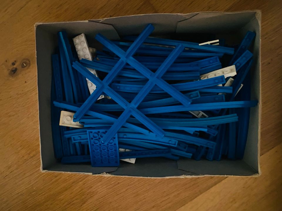 Lego Schienen blau Retro Original  eine Kiste in Essen