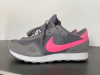 NIKE Sneaker in Grau/Punk TOP ZUSTAND Gr. 37,5 Nordrhein-Westfalen - Brühl Vorschau