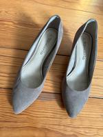 Tamaris Pumps, Gr. 39, grau/beige Schleswig-Holstein - Lübeck Vorschau